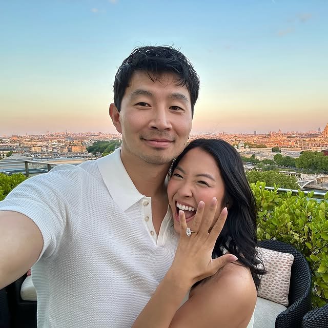 🐉 本土国际巨星订婚前过招女记者