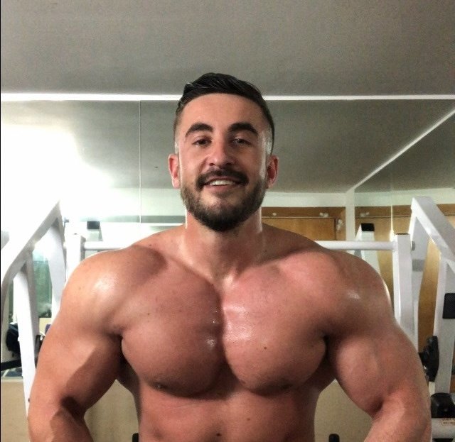 🎦 英国肌肉指南为口技降服